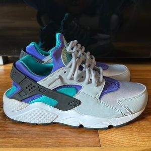 Nike Women’s Huaraches